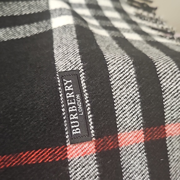 Burberry scarf - Picture 3 of 4